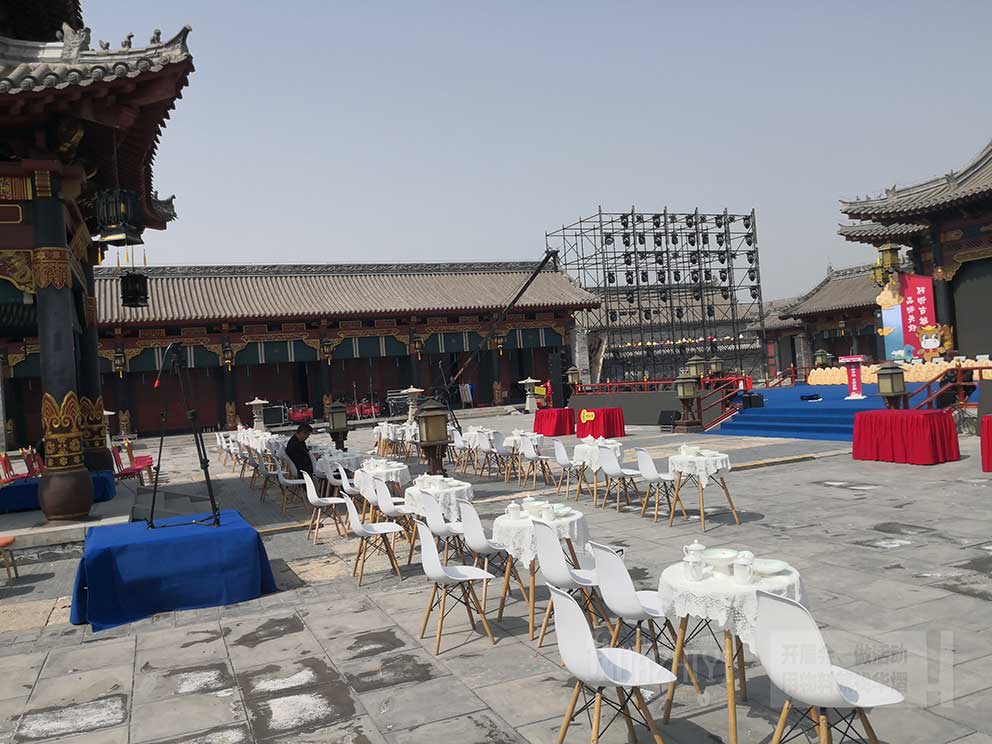 商丘市第三屆美食文化節租賃伊姆斯桌椅搭配使用