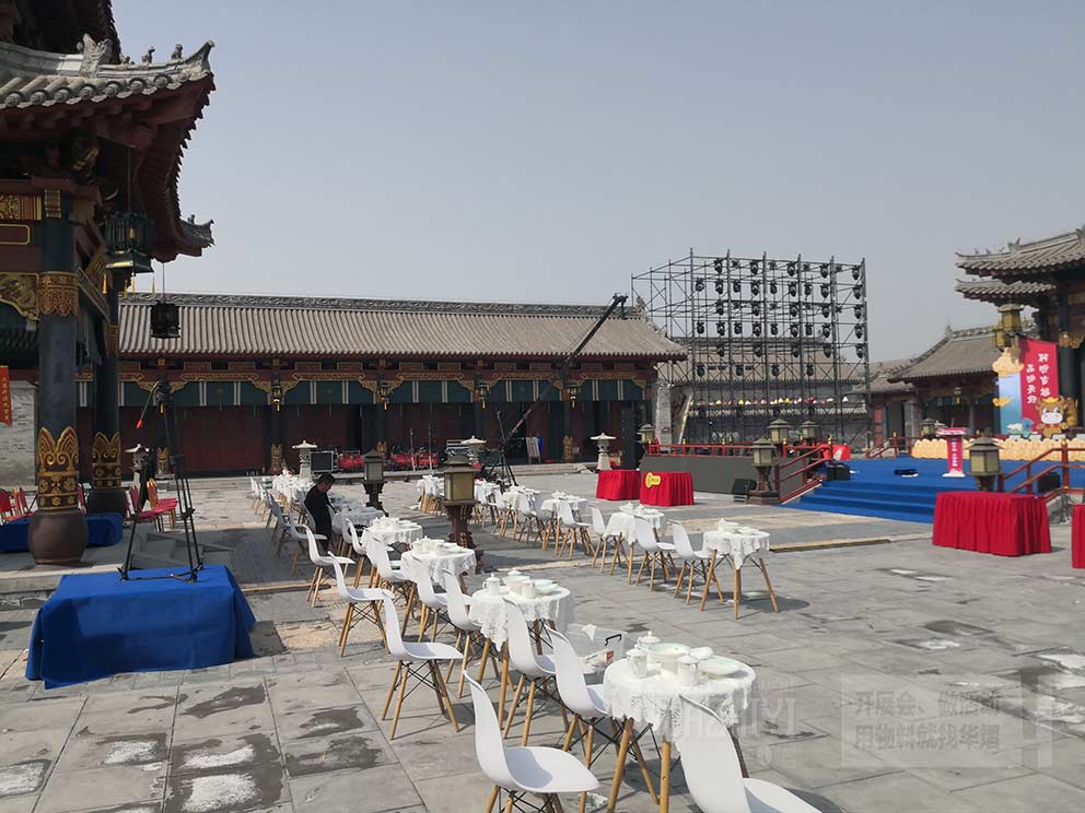 商丘市第三屆美食文化節租賃伊姆斯桌椅搭配使用