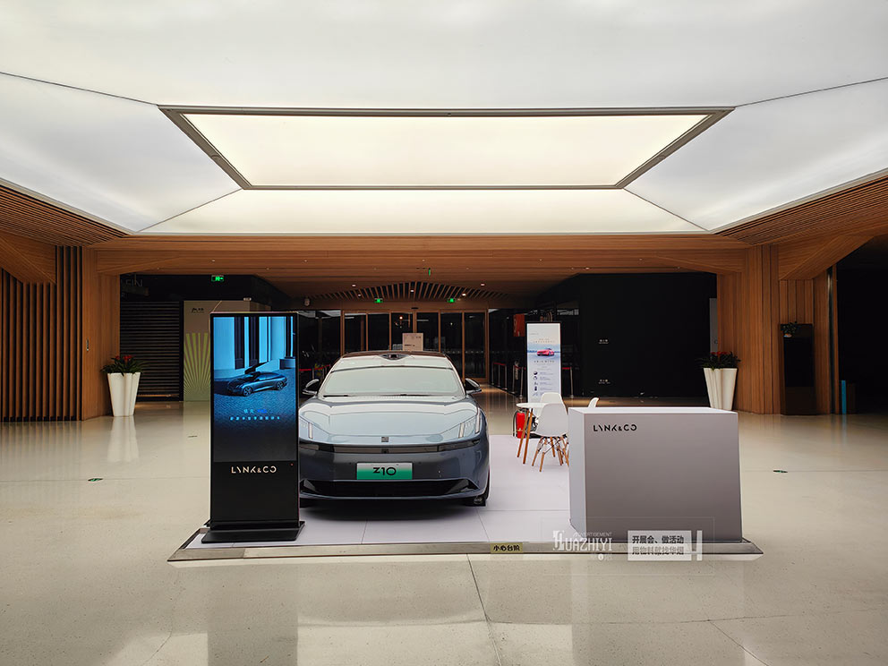 鄭州地臺(tái)出租布置永威木色領(lǐng)克車展