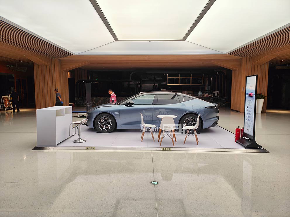 鄭州地臺(tái)出租布置永威木色領(lǐng)克車展