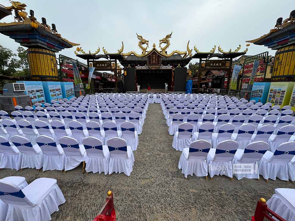 開封桌椅出租在陰雨天氣會(huì)對(duì)活動(dòng)現(xiàn)場(chǎng)進(jìn)行保護(hù)