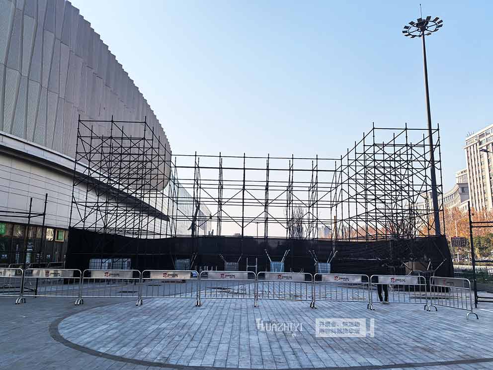 濟(jì)源寶龍廣場(chǎng)雷亞架由華熠雷亞架租賃公司搭建
